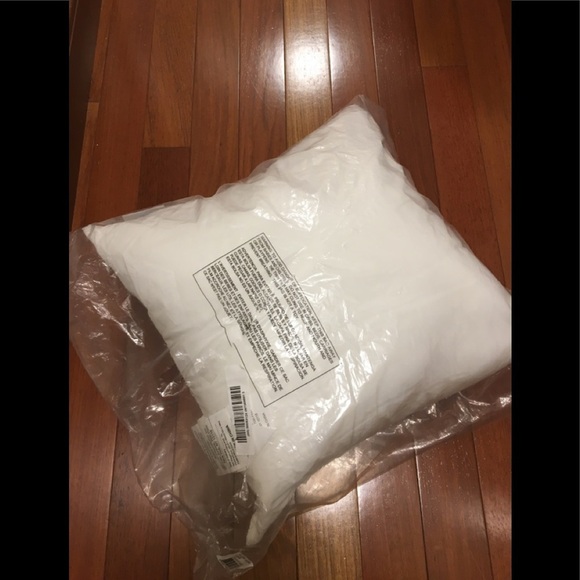 NWT Trina Turk Decorative Throw Wht Fringe Pillow - Picture 12 of 15